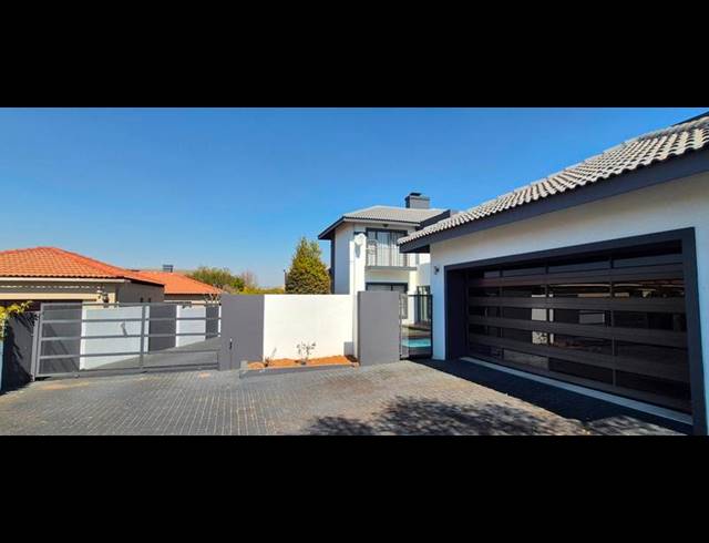 6 BEDROOM HOUSE FOR SALE IN MIDLANDS ESTATE